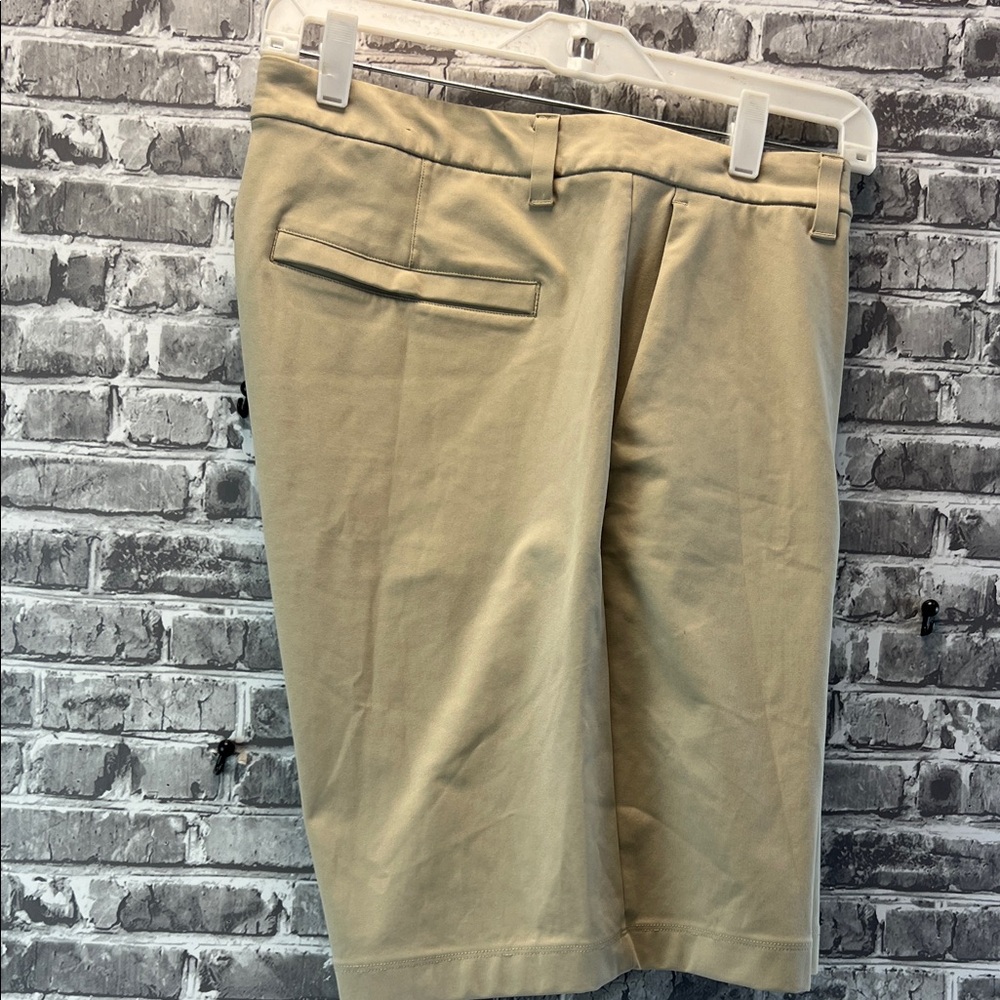 Men's Lululemon Beige shorts - Picture 4 of 12